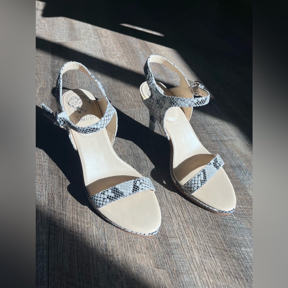New Vince Camuto Gray Cream Strap Heel